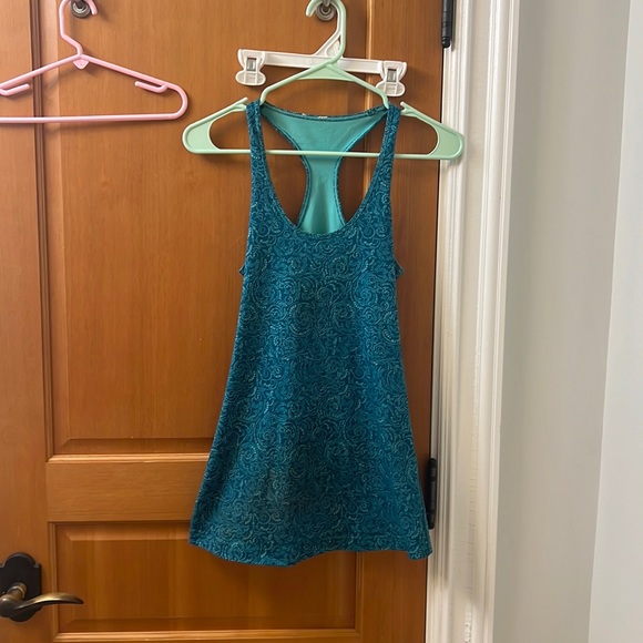 lululemon tanktop - Picture 2 of 4